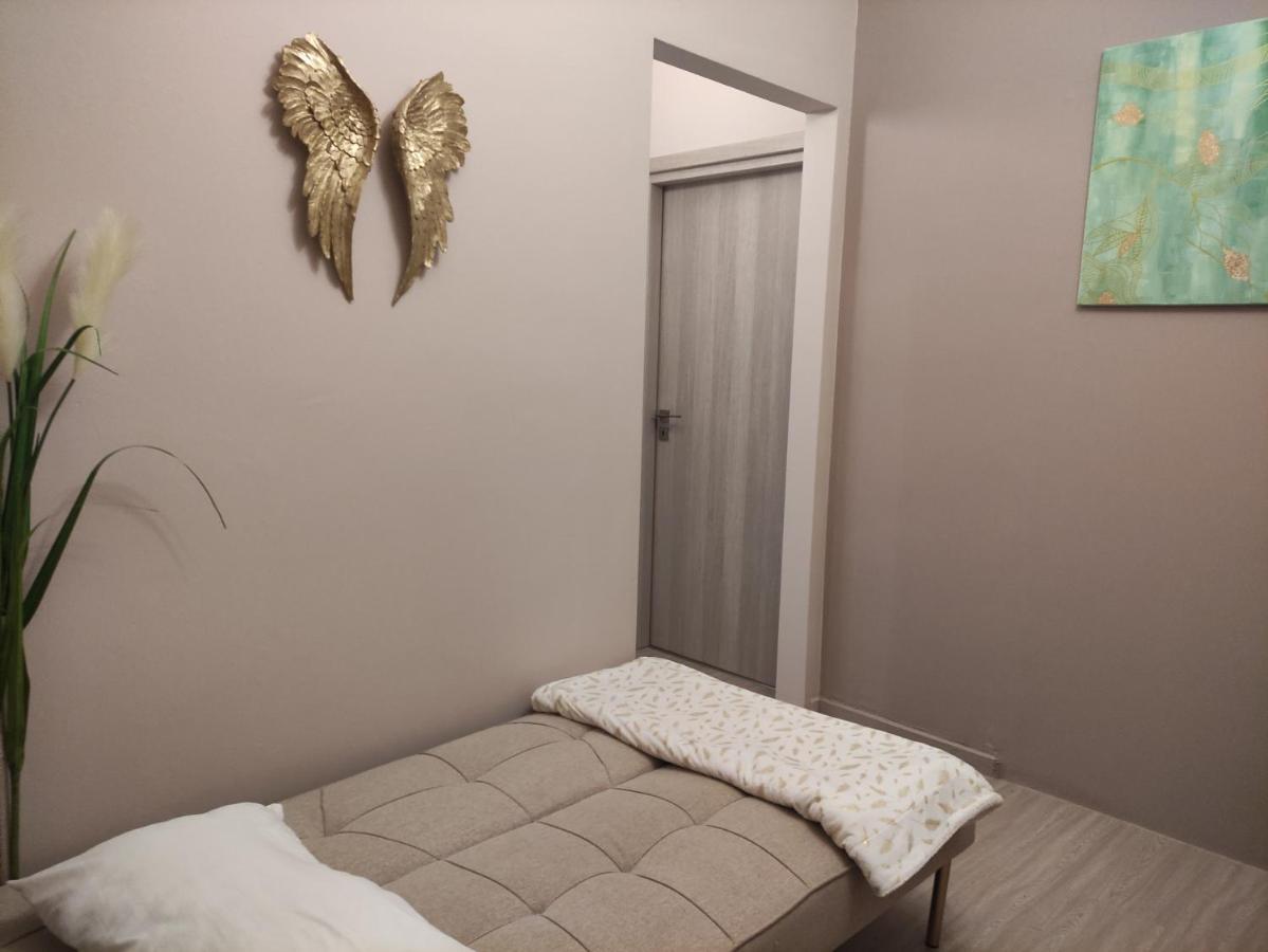Love Truth Life Apartamento Pireu Exterior foto